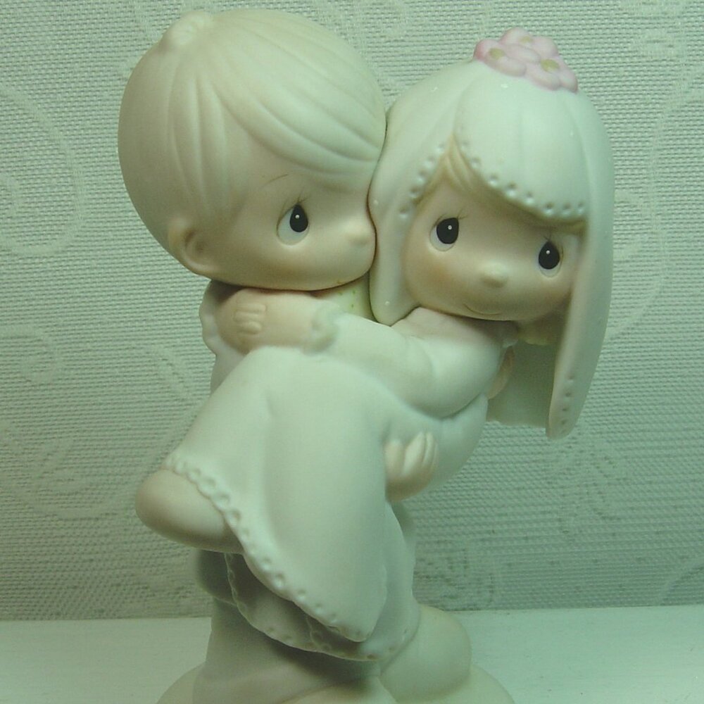 Vintage Jonathan & David Precious Moments figurine-Bless you Two bride & groom